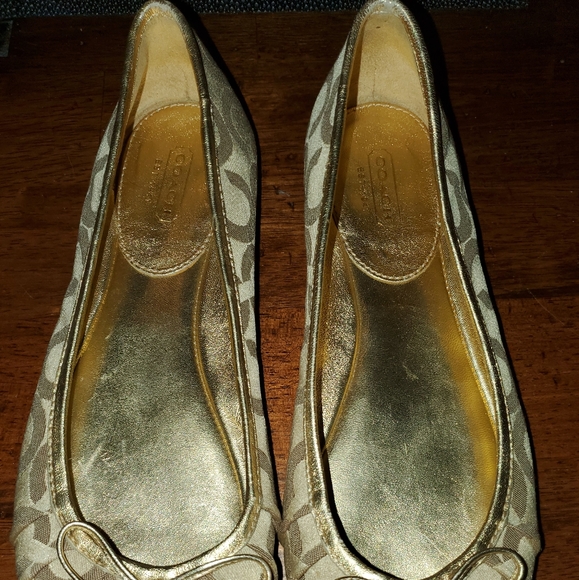EUC Coach tan/gold monogram flats - Picture 2 of 5